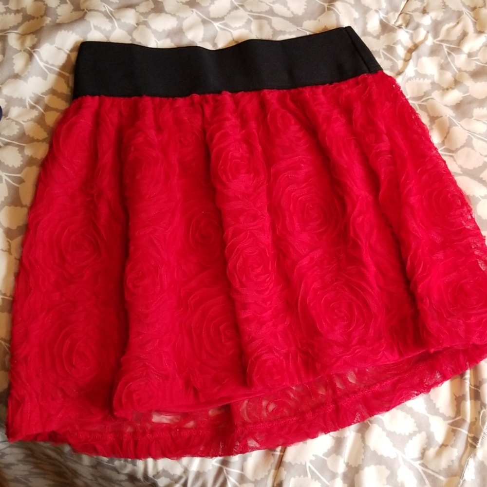Red, rose design, NWOT mini skirt.